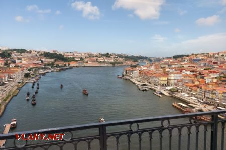 Porto, pohled z metra na řeku Douro, 10.6.2023, Tomáš Kraus