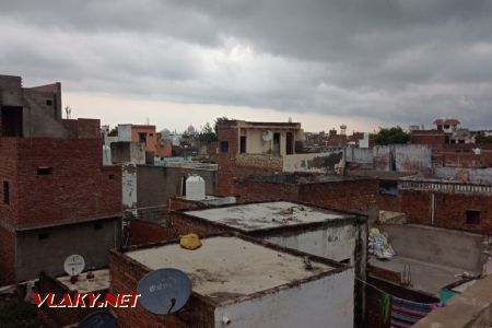 8.9.2023, Výhľad na Tádž Mahal zo strechy domu uprostred obytnej štvrte ©Oliver Dučák