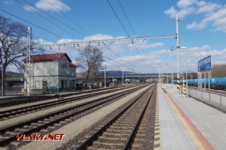 Dolný Hričov, Koľajisko stanice od výpravnej budovy smer Žilina; 27.03.2019 © Michal Čellár
