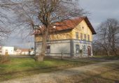 Záhorská Ves, výpravná budova, pohľad smer Vysoká pri Morave; 04.03.2016 © Michal Čellár