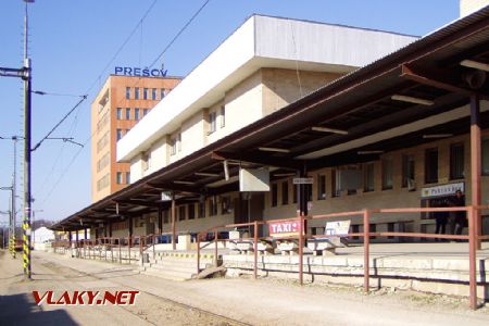 Budova stanice; 4.4.2005 © Miroslav Sekela