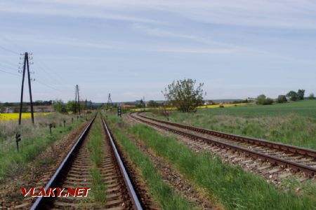 Súbeh tratí pred Jelšovcami. Vľavo trať z Lužianok, vpravo trať zo Zbehov; 1.5.2007 © Miroslav Sekela