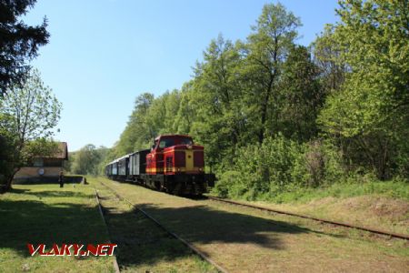 Historický vlak vchádza do dopravne; 7.5.2011 © Miroslav Sekela