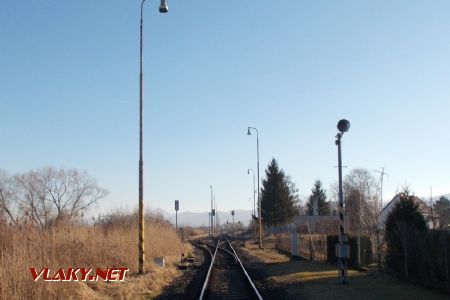 Jablonové, Začiatok koľajiska stanice zo smeru Lozorno (Zohor); 26.02.2017 © Michal Čellár