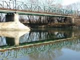 Mostovka je natretá zelenou farbou; 4. 12. 2005  © Pio