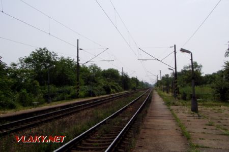 Zastávka a trať smer Štúrovo; 31.5.2008 © Miroslav Sekela