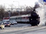 Brno. Albatros nedojel, centrem Brna ale vlak opět vezla parní lokomotiva. Tentokrát 354.1217 © Milan Vojtek