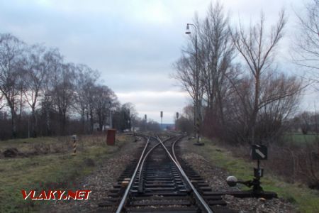 Rišňovce, Začiatok koľajiska stanice zo smeru Alekšince (Zbehy); 11.01.2018 © Michal Čellár