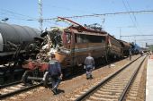 Nehoda laminátek 230.017 a 230.080, po příjezdu nehodového vlaku. Vranovice 15.6.2006. © Milan Vojtek