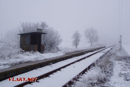 Zastávka a trať smer Radošina; 14.1.2006 © Miroslav Sekela