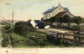 Dobová pohľadnica zachytávajúca starú kežmarskú stanicu v roku 1905. Vtedy už bolo nadstavené prvé poschodie (so súhlasom dr. E. Baráthovej)
