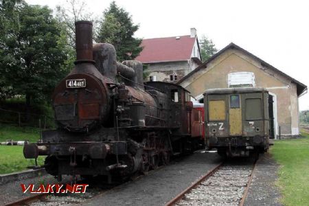 02.07.2005 - Křimov: 414.407 a M 120.485 v železničním muzeu spolku Loko-Motiv Chomutov © PhDr. Zbyněk Zlinský