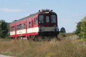 09.09.2004 - před Poštornou: 842.015-0 jako výletní vlak do Lednice © Milan Vojtek