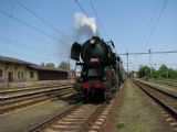02.05.2009 - Jaroměř: 464.202 přiváží vlak Liberec - Pardubice hl.n. © PhDr. Zbyněk Zlinský