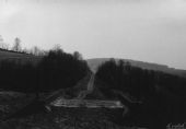 1984 - traťový úsek Jasenná - Ublo, pilíř nedokončeného mostu © Karel Válek