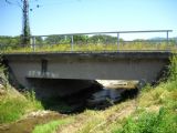 29.6.2010 - Ivanovský potok vtekajúci popod žel. most v 109,615 km © Bc. Matej Palkovič