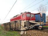 Nehoda rušňa 163.116 s kamiónom v km 200,9 medzi žst. Svit - Poprad-Tatry, 30.04.2011 © designer