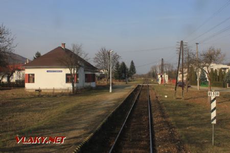 Zastávka a trať smer Medzilaborce; 17.11.2011 © Marek Gróf