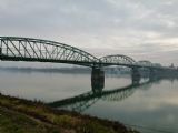 04.12.2011 - Opäť ten istý most medzi slovenským Komárnom a maďarským Komáromom © Martin Hrošovský