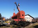 06.03.2012 - výtopna Jaroměř: nový kotel je usazován na rám lokomotivy 411.019 ''Conrad Vorlauf'' © SŽVJ