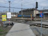07.04.2012 - Přerov: přechod přes kolejiště s dočasnou úpravou provozu, vzadu 163.xxx a 362.118-2 © PhDr. Zbyněk Zlinský