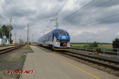 28.06.2012 - ZC VUZ Velim: 844.001-8 projíždí ''nádražím'' při třetí jízdě © Karel Furiš