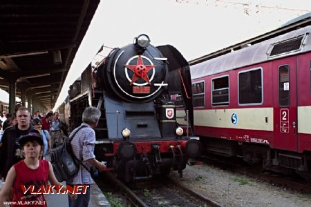 16.06.2012 - Praha Masarykovo n.: Expresní osobní vlak po příjezdu do Prahy © Jiří Řechka