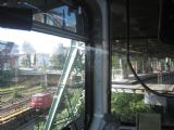 Wuppertal: pohled z vozidla Schwebebahn, přijíždějícího do zastávky Wupperfeld na nákladní vlak pod sebou v čele s lokomotivou řady 140 DB	10.9.2011	 © Vladimír Petana