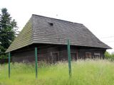 Banská Štiavnica – jedným z charakteristických znakov dreveníc je, že nemajú komín, dym z pece v kuchyni vychádzal pod strechou v podkroví, zadymené podkrovie slúžilo ako udiareň.