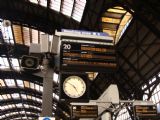 30.07.2012 - Milano Centrale: IC 675 smer Genova P.P. do stanice Ventimiglia stojí na nástupišti číslo 20 © Martin Kóňa