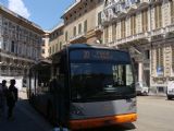 01.08.2012 - Genova: Nízkopodlažný trolejbus vanHool na linke číslo 20 prichádza na jednu zo zastávok © Martin Kóňa
