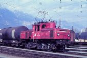 Stroj 1061.003 na posunu v nákladovém nádraží Innsbruck dne 15. 3. 1990 © Pavel Stejskal