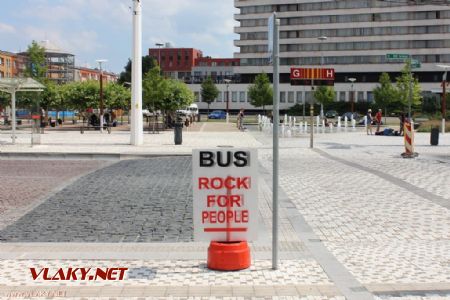06.07.2014 - Hradec Králové: stanoviště linky na festival Rock for People © PhDr. Zbyněk Zlinský