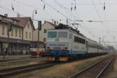 Lokomotiva 362.110 v čele rychlíku do Plzně ve stanici Strakonice (5.4.2014) © Martin Kalousek