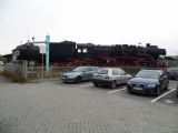 Bautzen/Budyšin: válečná parní lokomotiva po přestavbě na mazutové vytápění řady 52.8056 DR stojí jako pomník před nádražím	5.12.2013	 © Jan Přikryl
