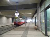 Vídeň: výstupní zastávka tramvajové linky D v podjezdu hlavního nádraží	6.12.2013	 © Jan Přikryl