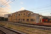 15.06.2014 - Mataró: někdejší dílna s „českou stopou“ v pozadí (foto z vlaku) © PhDr. Zbyněk Zlinský