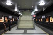 15.06.2014 - Barcelona Pl. Catalunya: nástupiště Rodalies se schody do odbavovací haly © PhDr. Zbyněk Zlinský