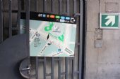 15.06.2014 - Barcelona: Plaça de Catalunya, směrovka u vstupu do stanice Rodalies a metra ke stanici FGC © PhDr. Zbyněk Zlinský