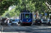 15.06.2014 - Barcelona: po Avinguda del Tibidabo sjíždí vůz č. 7 od vozovny na první spoj „Tramvia Blau“ © PhDr. Zbyněk Zlinský