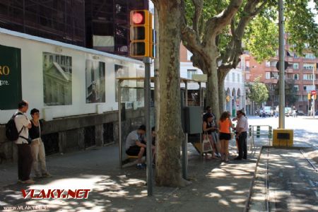 15.06.2014 - Barcelona: Avinguda del Tibidabo, na konečné „Tramvia Blau“ Plaça Kennedy čekají cestující na další spoj © PhDr. Zbyněk Zlinský