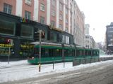 Helsinki: nízkopodlažní tramvaj Variotram v zastávce Kaisaniemi © Tomáš Kraus, 5.3.2013