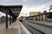 17.06.2014 - Malgrat de Mar: dvojice 447-105 + 447-079 přijíždí jako vlak L'Hospitalet de Llobregat - Maçanet-Massanes © PhDr. Zbyněk Zlinský