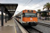 17.06.2014 - Malgrat de Mar: dvojice 447-105 + 447-079 přijíždí jako vlak L'Hospitalet de Llobregat - Maçanet-Massanes © PhDr. Zbyněk Zlinský