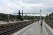17.06.2014 - Maçanet-Massanes: nástupiště s cestujícími © PhDr. Zbyněk Zlinský