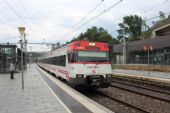 17.06.2014 - Maçanet-Massanes: jednotka 447-167 přijíždí jako vlak Figueres - L'Hospitalet de Llobregat © PhDr. Zbyněk Zlinský