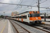 18.06.2014 - Blanes: dvojice 447-025 + 447-065 jako opožděný vlak Figueres - L'Hospitalet de Llobregat © PhDr. Zbyněk Zlinský