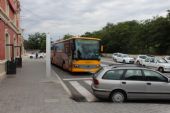 18.06.2014 - Blanes: přípojný autobus do Lloret de Mar odjíždí (foto skrz plot) © PhDr. Zbyněk Zlinský