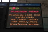 26.11.2014 - Brno hl.n.: informační tabule v odbavovací hale © Karel Furiš