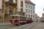 5.12.2015 - Olomouc: Mikulášská tramvaj projíždí kolem kostela sv. Panny Marie Sněžné © Martin Skopal